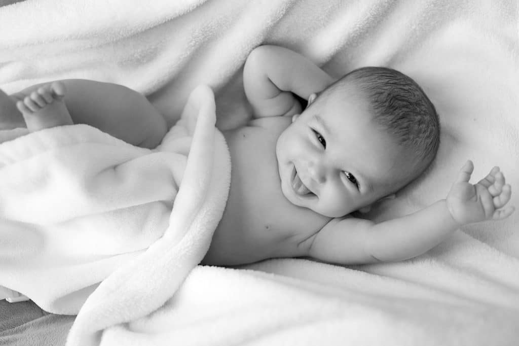 כמה עולה סט מצעים למיטת תינוק?