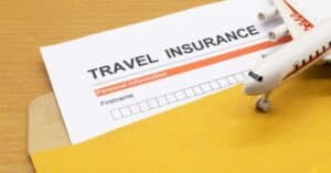 כמה עולה ביטוח נסיעות לחול ומה חשוב לבדוק לפני הרכישה