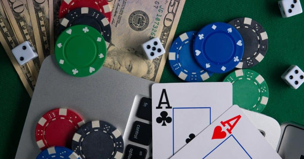 טיפים לחיסכון בעלויות משחק פוקר באונליין